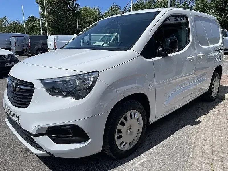 Used Vauxhall Combo S 100 HP (73 kW) 2023 White MPV