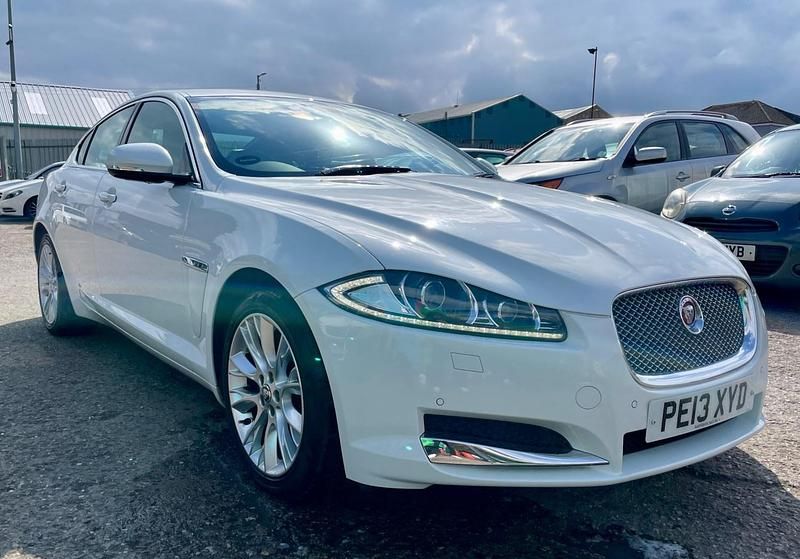 Begagnad Jaguar XF Luxury 197 HK (144 kW) 2013 Vit Sedan