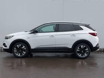 Used Vauxhall Grandland X Design Edition 130 HP (95 kW) 2019 White SUV