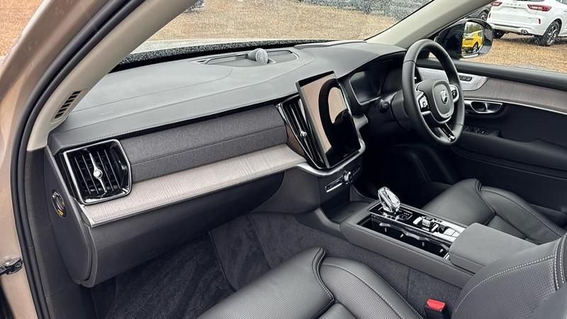 Used Volvo XC90 Ultra 455 HP (334 kW) 2025 Plum/purple SUV