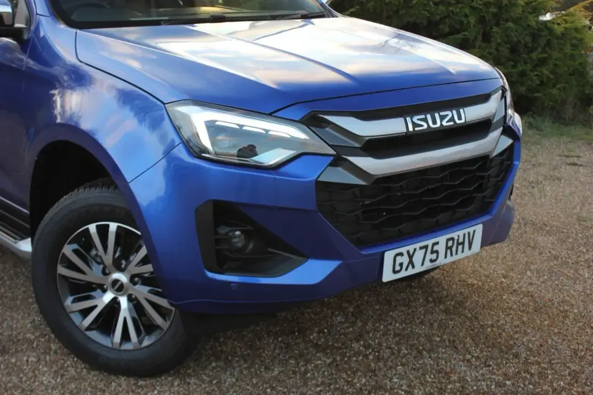 New Isuzu D-Max 2025 Blue Pickup