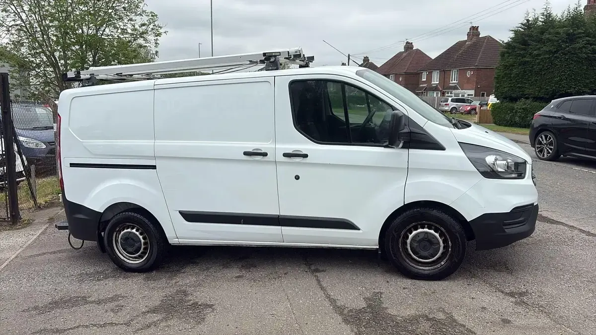 Used Ford Transit Custom 105 HP (77 kW) 2018 White Van