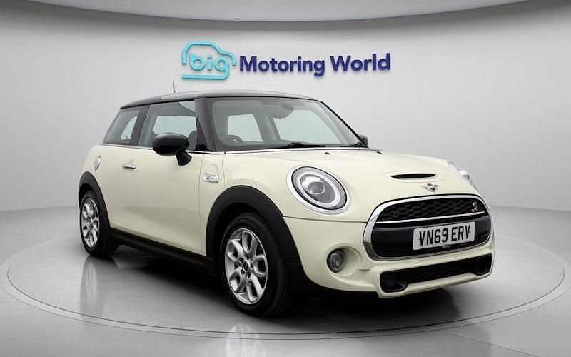 Used Mini Cooper S Classic 192 HP (141 kW) 2019 White Hatchback