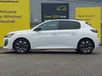 Used Peugeot 208 Allure 101 HP (74 kW) 2024 White Hatchback