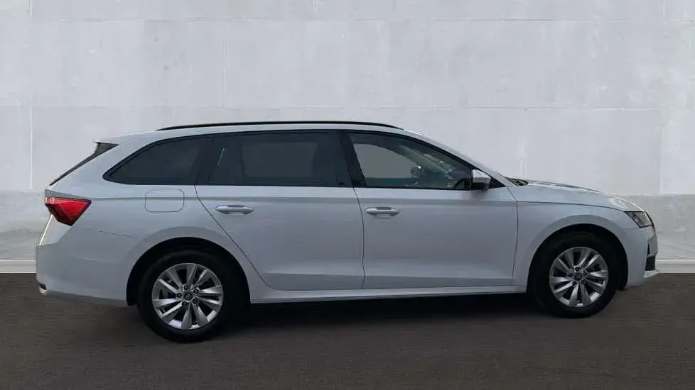 Used Skoda Octavia SE Technology 150 HP (110 kW) 2025 White Estate