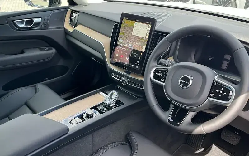 New Volvo XC60 Plus 349 HP (256 kW) 2025 SUV