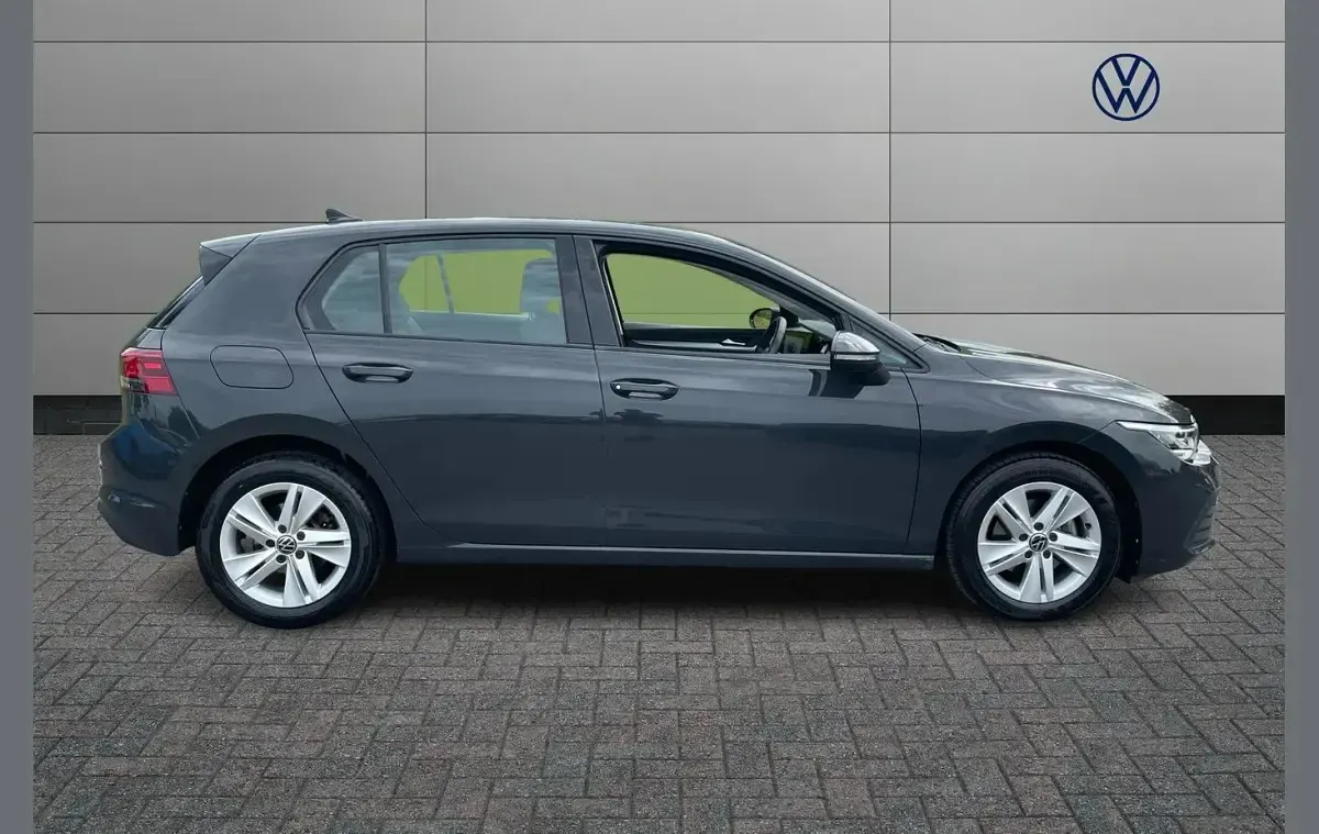 Used VW Golf VIII Life 130 HP (95 kW) 2024 Grey Hatchback
