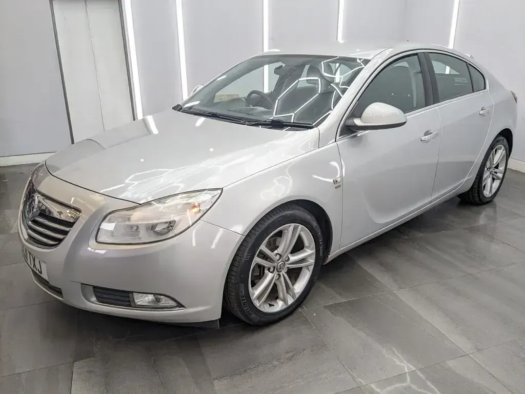 Used Vauxhall Insignia SRi 160 HP (117 kW) 2011 Silver Hatchback