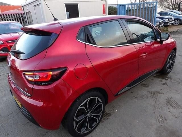 Used Renault Clio IV Dynamique 90 HP (66 kW) 2017 Red Hatchback