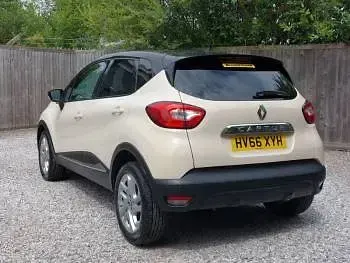 Used Renault Captur Dynamique 90 HP (66 kW) 2016 Cream SUV