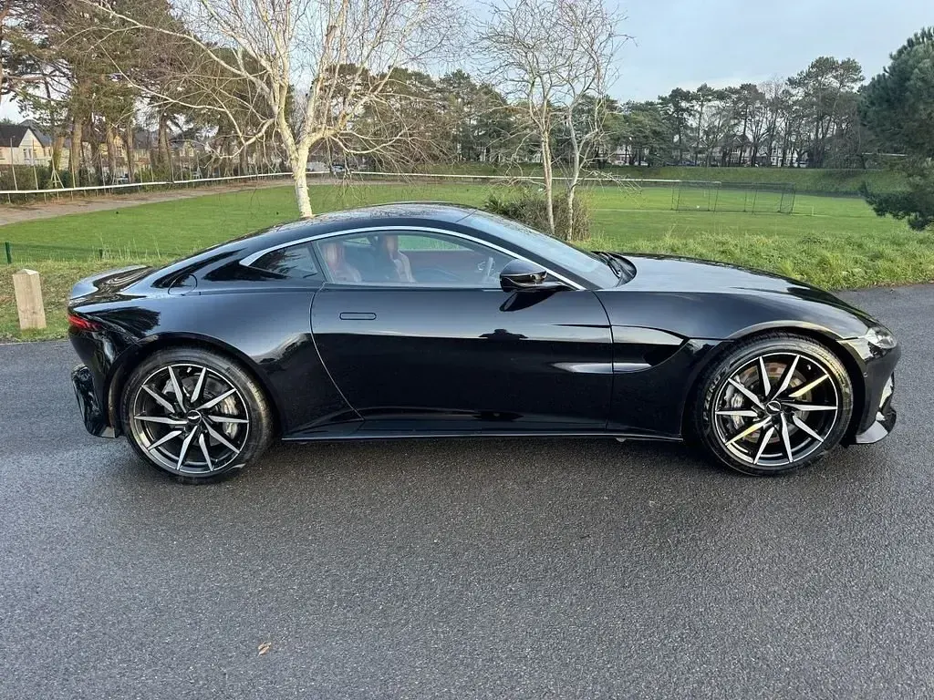 Usado Aston Martin V8 Vantage 510 CV (375 kW) 2019 Negro Coupe