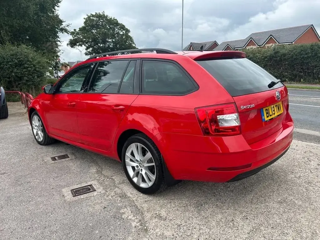 Usado Skoda Octavia SE L 150 CV (110 kW) 2019 Rojo Familiar