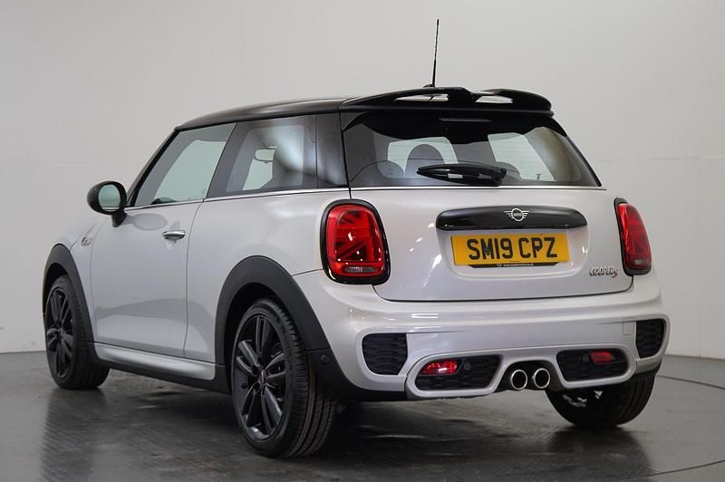 Usado Mini Cooper S Hatch 189 HP (139 kW) 2019 Prateado Citadino