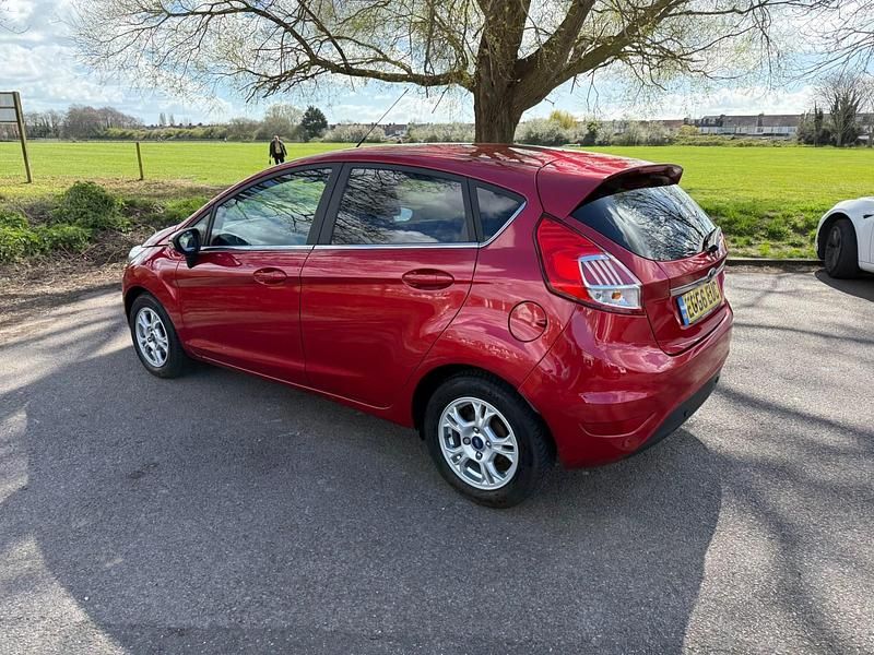 Used Ford Fiesta Titanium 95 HP (69 kW) 2017 Red Hatchback