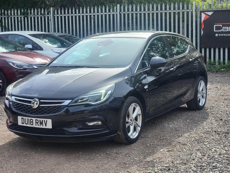 Second-hand Vauxhall Astra SRi 105 CP (77 kW) 2018 Negru Hatchback