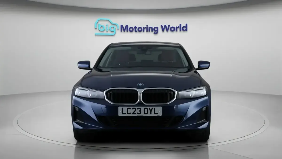 Usado BMW 330e Sport Line 292 CV (214 kW) 2023 Azul Berlina