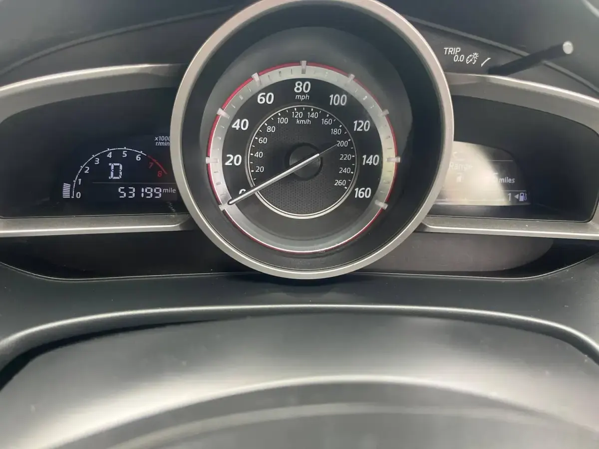 Used Mazda 3 118 HP (86 kW) 2015 Red Hatchback