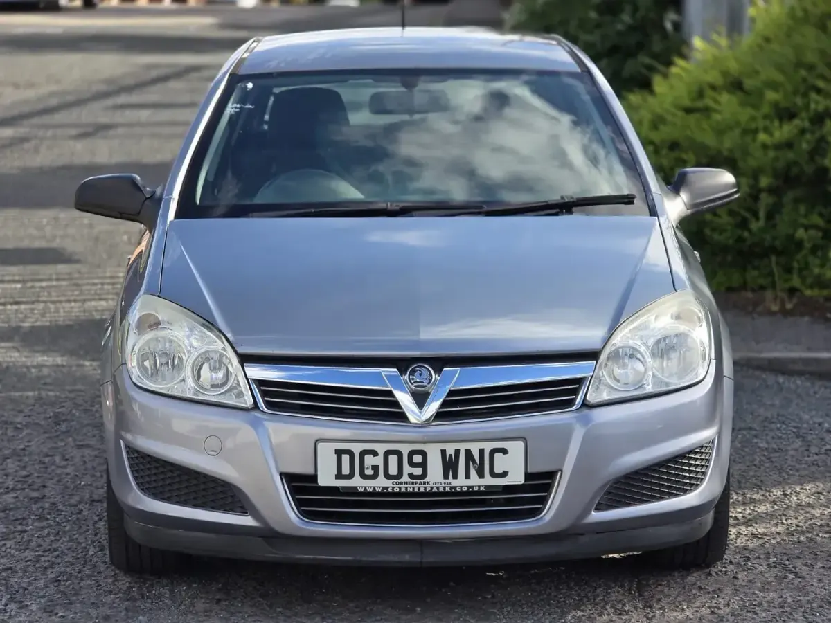 Usado Vauxhall Astra 138 HP (101 kW) 2009 Prateado Citadino