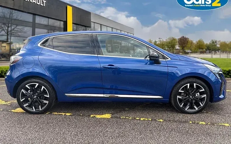 Used Renault Clio Techno 143 HP (105 kW) 2025 Blue Hatchback