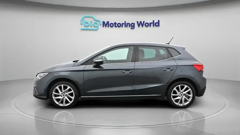 Usado Seat Ibiza XCELLENCE 115 CV (84 kW) 2024 Gris Utilitario