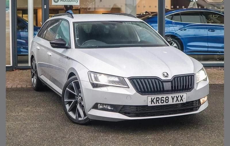Used Skoda Superb SportLine 148 HP (108 kW) 2019 Brilliant silver metallic Estate
