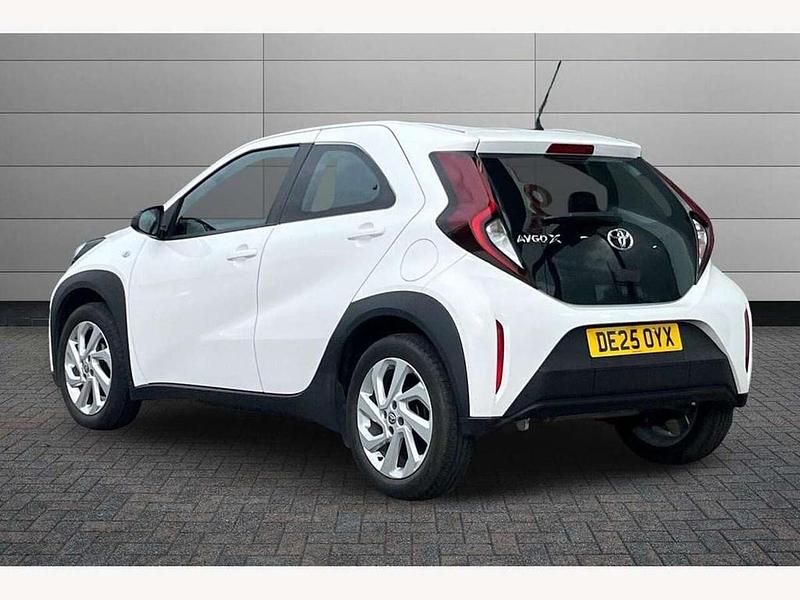 Used Toyota Aygo X PURE 72 HP (52 kW) 2025 White SUV