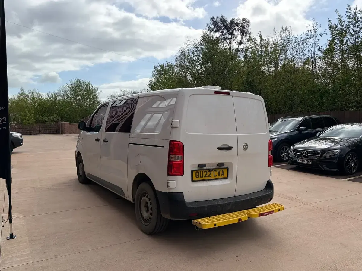 Used Vauxhall Vivaro 145 HP (106 kW) 2022 White MPV