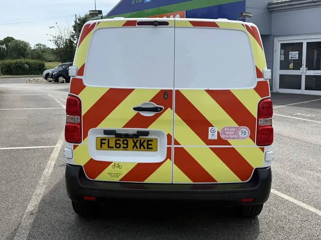 Used Vauxhall Vivaro Edition 100 HP (73 kW) 2019 White MPV