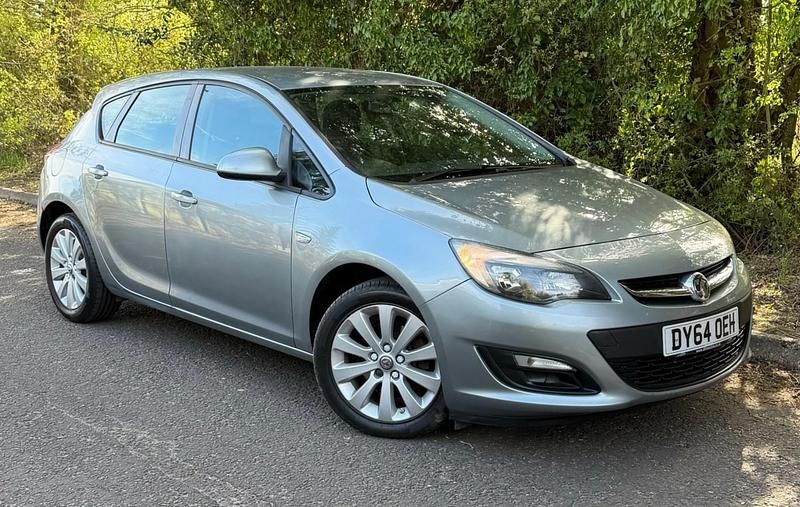Used Vauxhall Astra Design Edition 136 HP (100 kW) 2014 Silver Hatchback