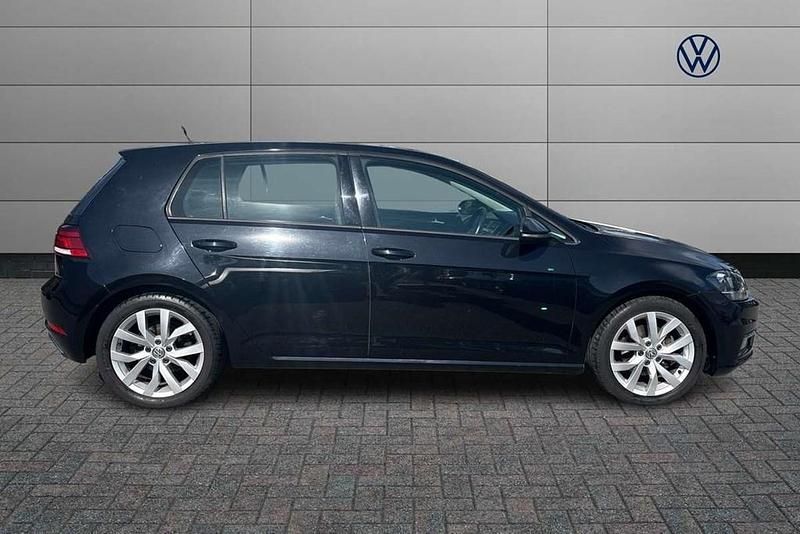 Used VW Golf VII SE 123 HP (90 kW) 2017 Black Hatchback