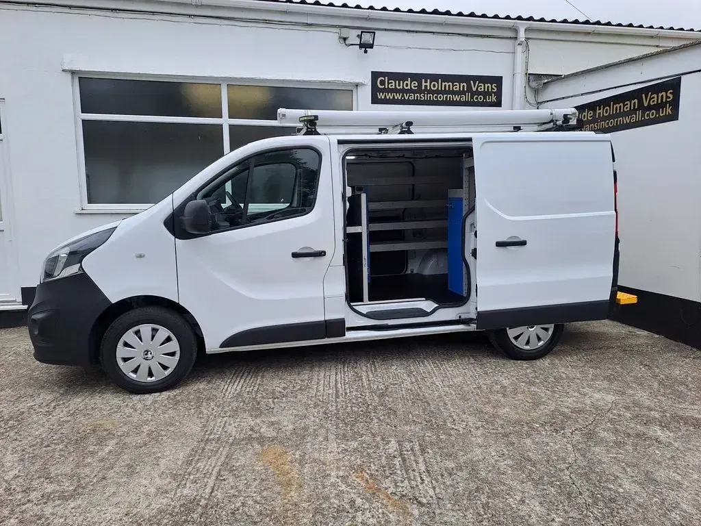 Used Vauxhall Vivaro S 95 HP (69 kW) 2019 White MPV