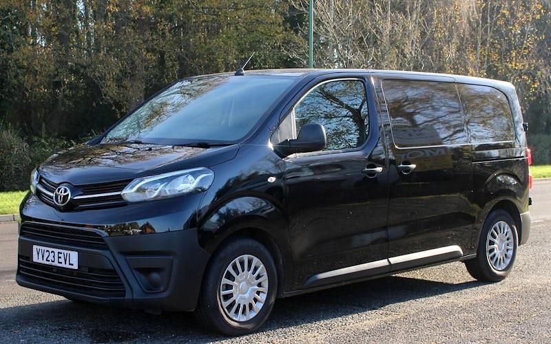 Used 2024 Toyota Proace MPV | £17,950 (Fair price) - Image 1/4