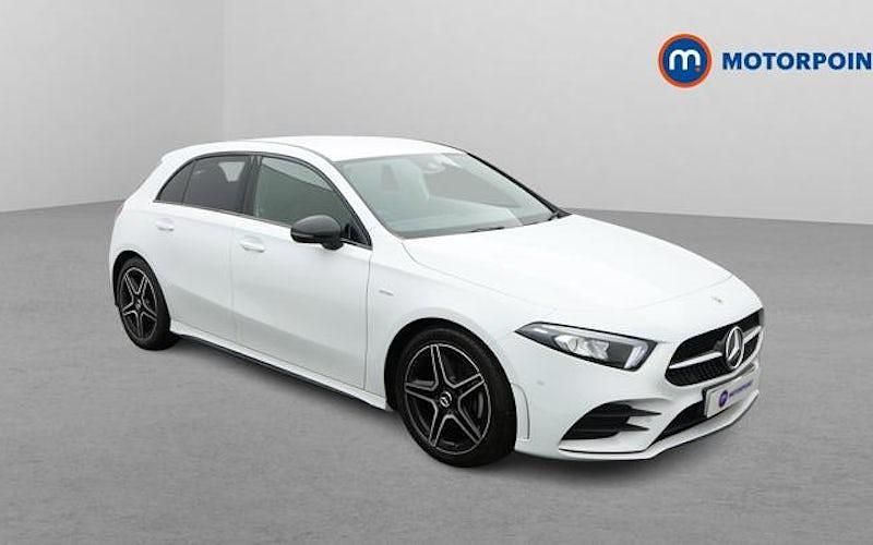 Used Mercedes A180 Executive 136 HP (100 kW) 2022 White Hatchback