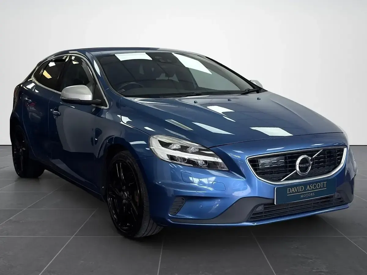 Used Volvo V40 R-Design Pro 2017 Blue Hatchback