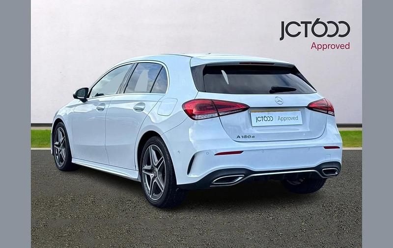 Used Mercedes A180 Executive 113 HP (83 kW) 2019 White Hatchback