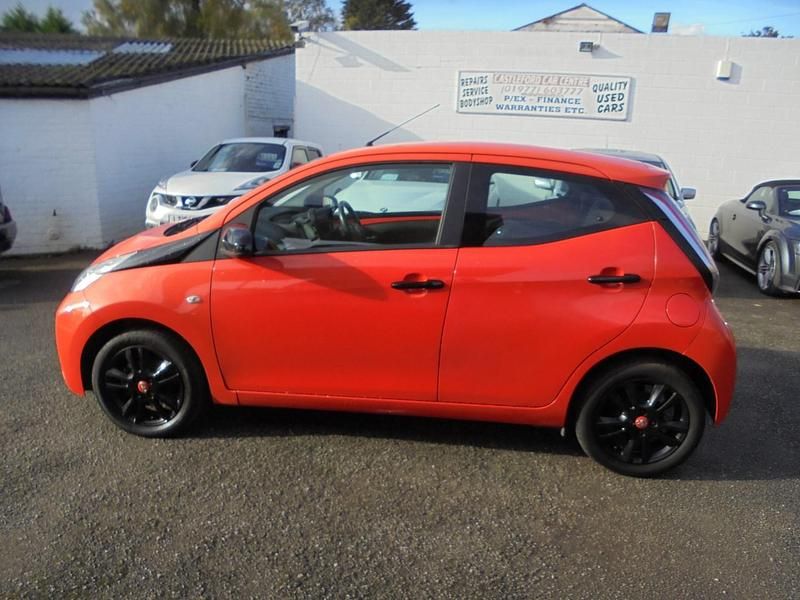 Used Toyota Aygo X-cite 68 HP (50 kW) 2014 Orange Hatchback