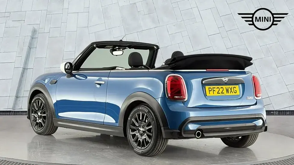 Używany Mini Cooper Classic 134 KM (98 kW) 2022 Niebieski Hatchback