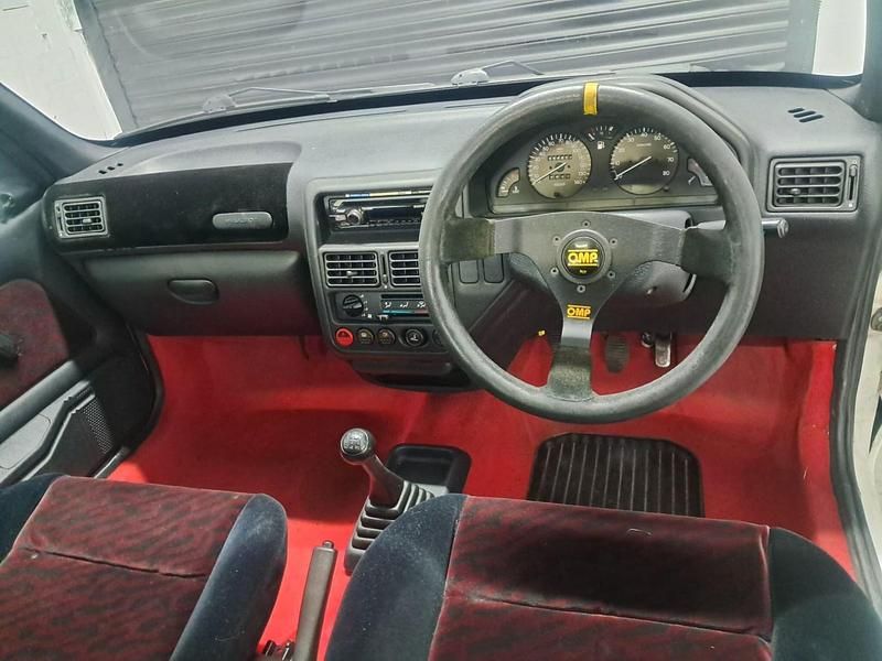 Second-hand Peugeot 106 100 CP (73 kW) 1993 Alb Hatchback