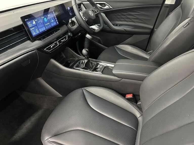 Used MG HS Trophy 169 HP (124 kW) 2024 Silver SUV