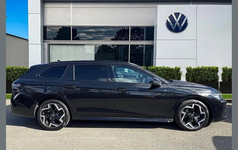 Begagnad VW Passat R-line 147 HK (108 kW) 2025 Svart Kombi