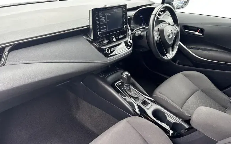 Used Toyota Corolla 140 HP (102 kW) 2022 Grey Hatchback