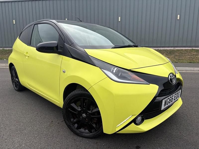 Used Toyota Aygo X-cite 68 HP (50 kW) 2016 Yellow Hatchback