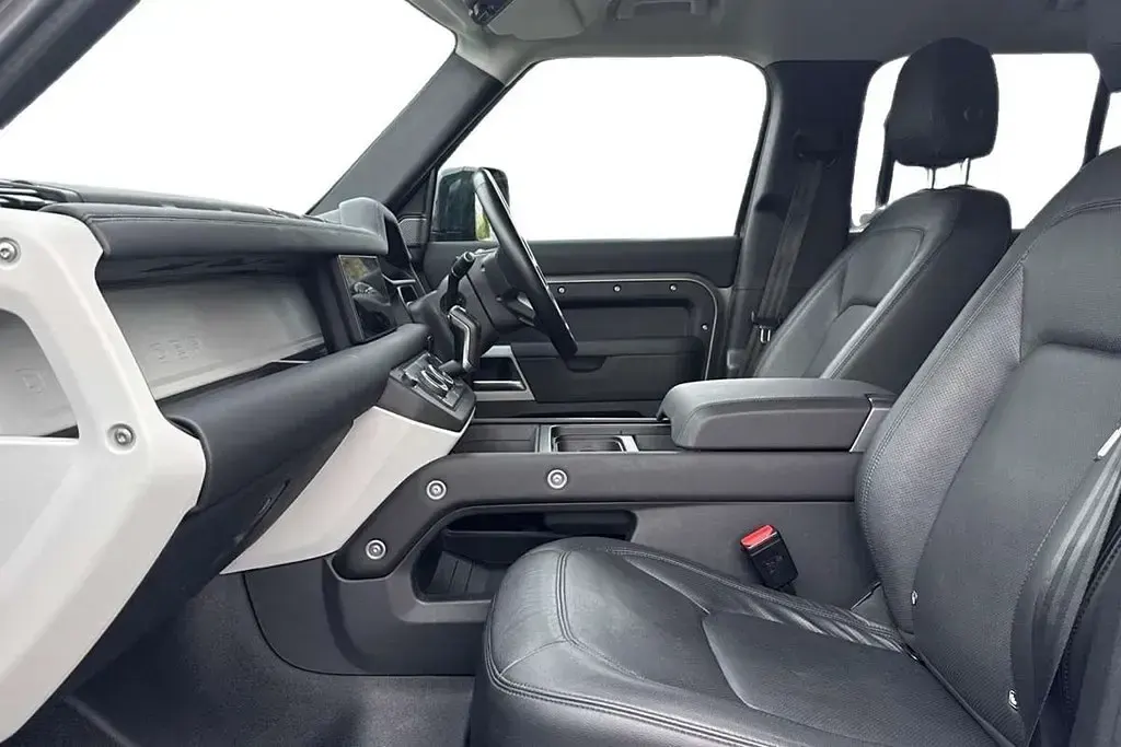 Used Land Rover Defender 245 HP (180 kW) 2024 Silver SUV