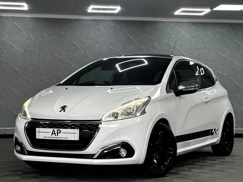 White Used 2015 Peugeot 208 Prestige Hatchback | £6,490 (Fair price) - Image 1/4