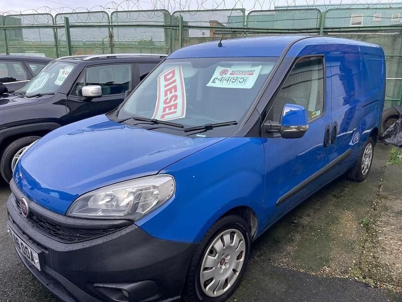 Used Fiat Doblò 90 HP (66 kW) 2016 Blue MPV