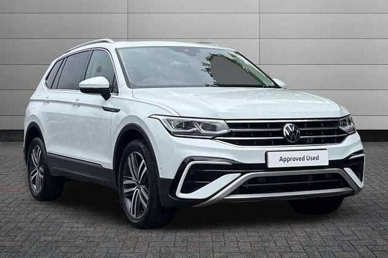 Used 2025 VW Tiguan Allspace SUV | £33,490 (A bit pricey) - Image 1/4