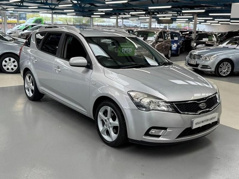 Usado Kia Ceed 113 HP (83 kW) 2012 Prateado Citadino