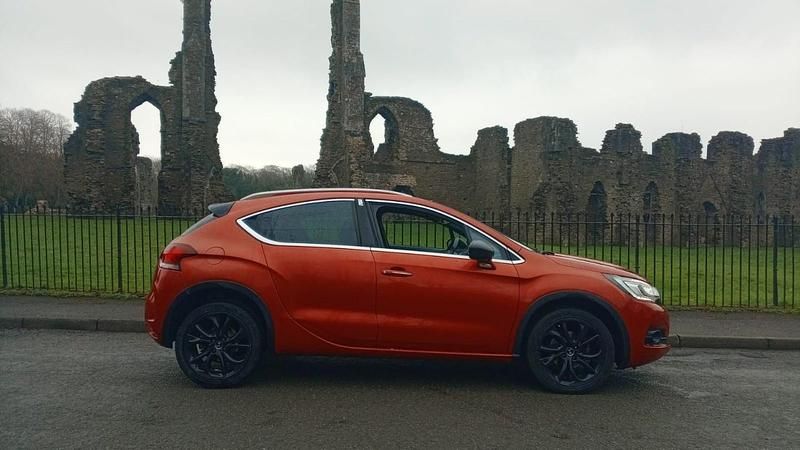 Used DS Automobiles DS4 120 HP (88 kW) 2016 Orange Hatchback