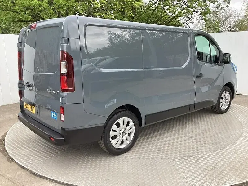 Used Renault Trafic 130 HP (95 kW) 2023 Urban grey
