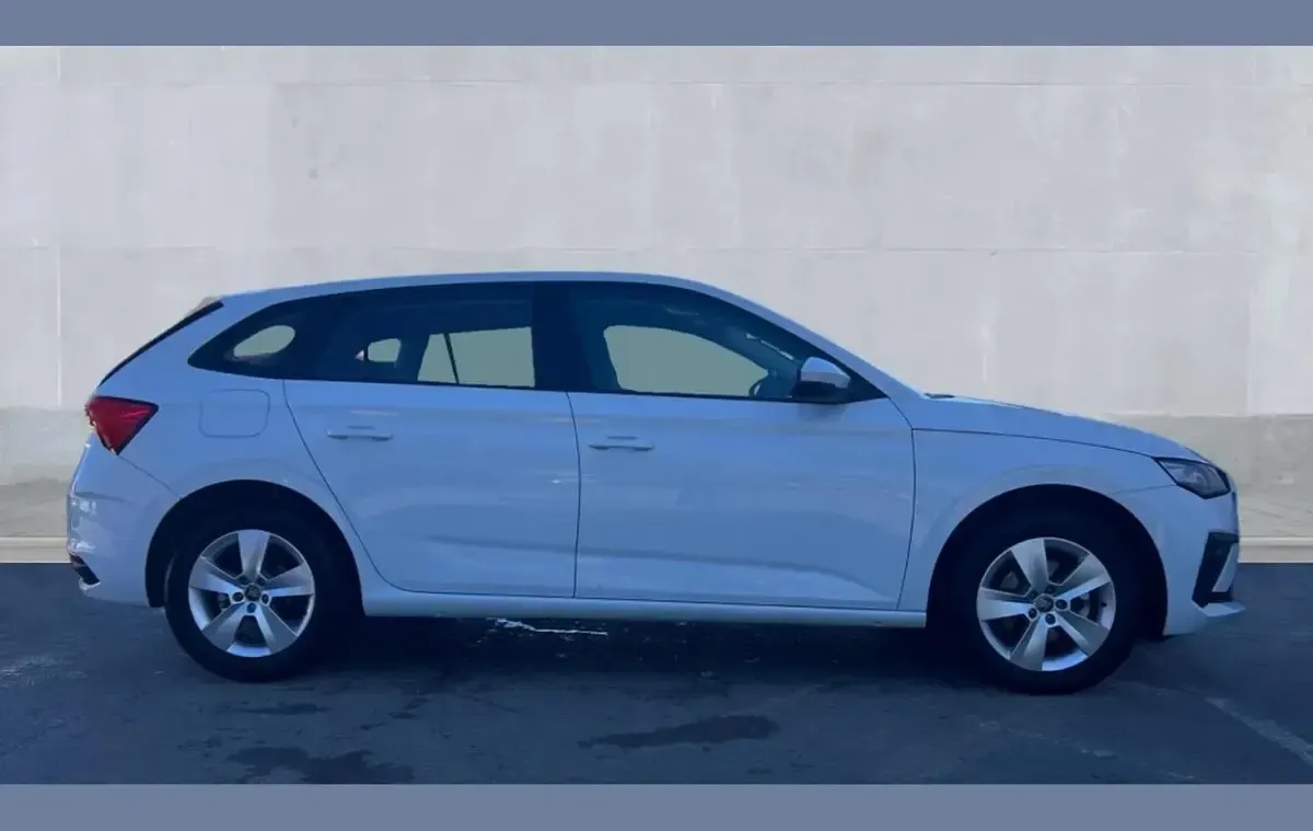 Gebraucht Skoda Scala SE 116 PS (85 kW) 2025 Weiß Kleinwagen